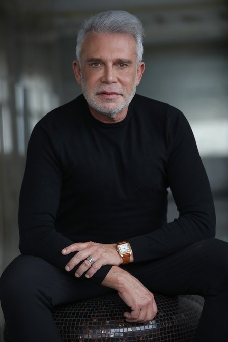 Retrato de Léo Shehtman.